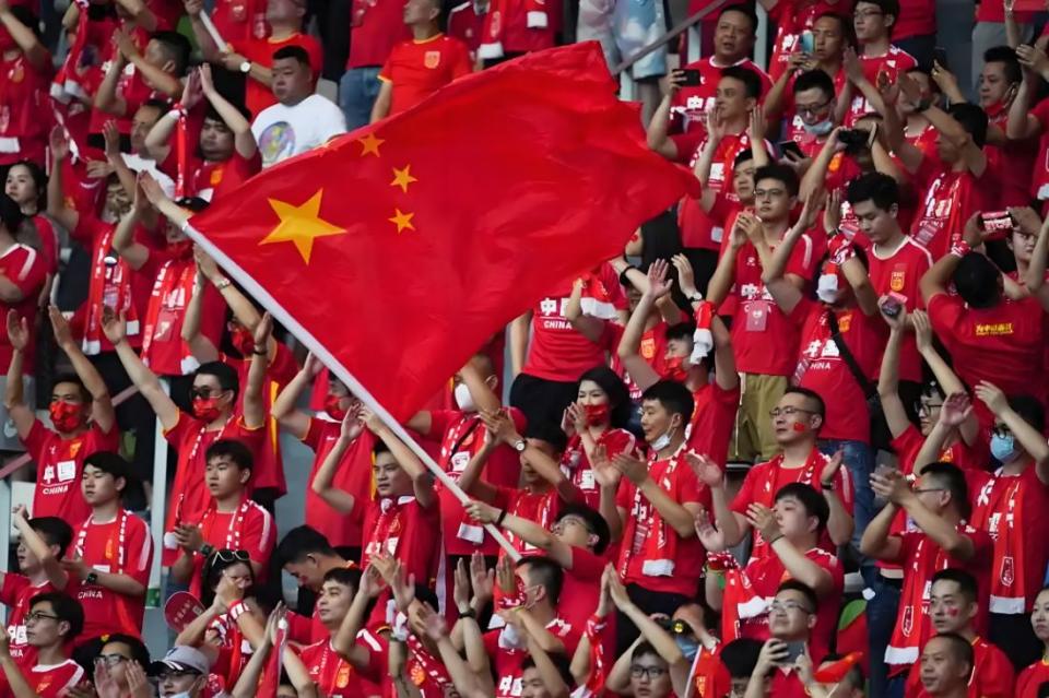 从替补席到战术核心：一位边翼卫的赛季转折观察